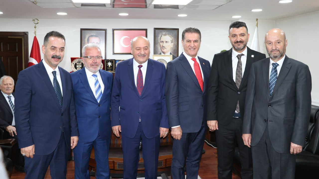 Mustafa Sarıgül, AK Parti Erzincan İl Başkanlığı'nı ziyaret etti