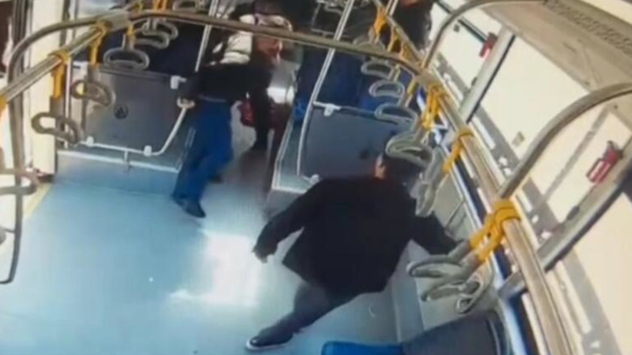 Metrobüste kavga: 3 kişi yaralandı