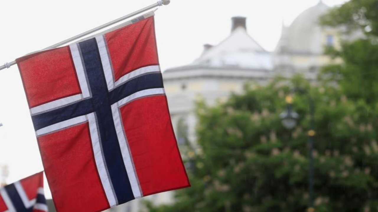 Norveç, Rusya Elçiliği'ndeki 15 diplomatı 'istenmeyen kişi' ilan etti