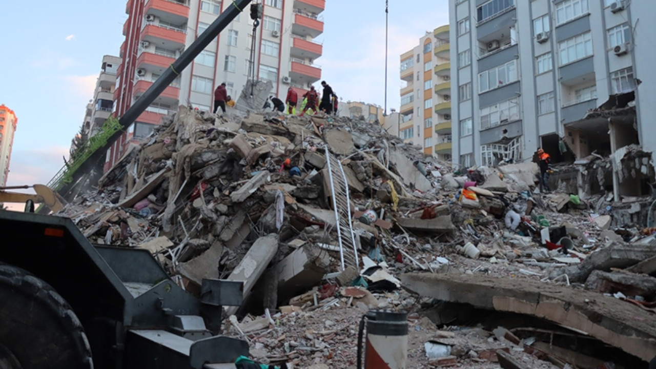 SES'ten deprem raporu: Ölüm raporu verilmemiş binlerce insan var