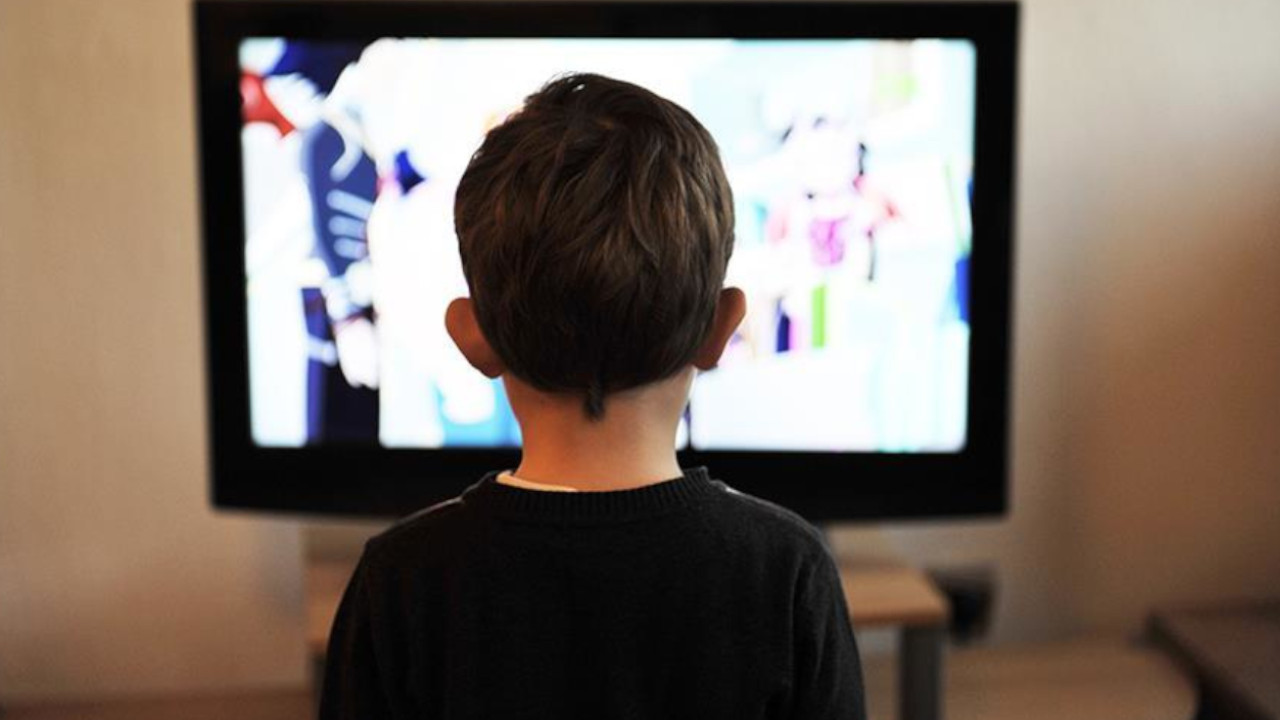 Uzmanlardan tatil uyarısı: Çocuklar kaç dakika ekrana bakabilir?