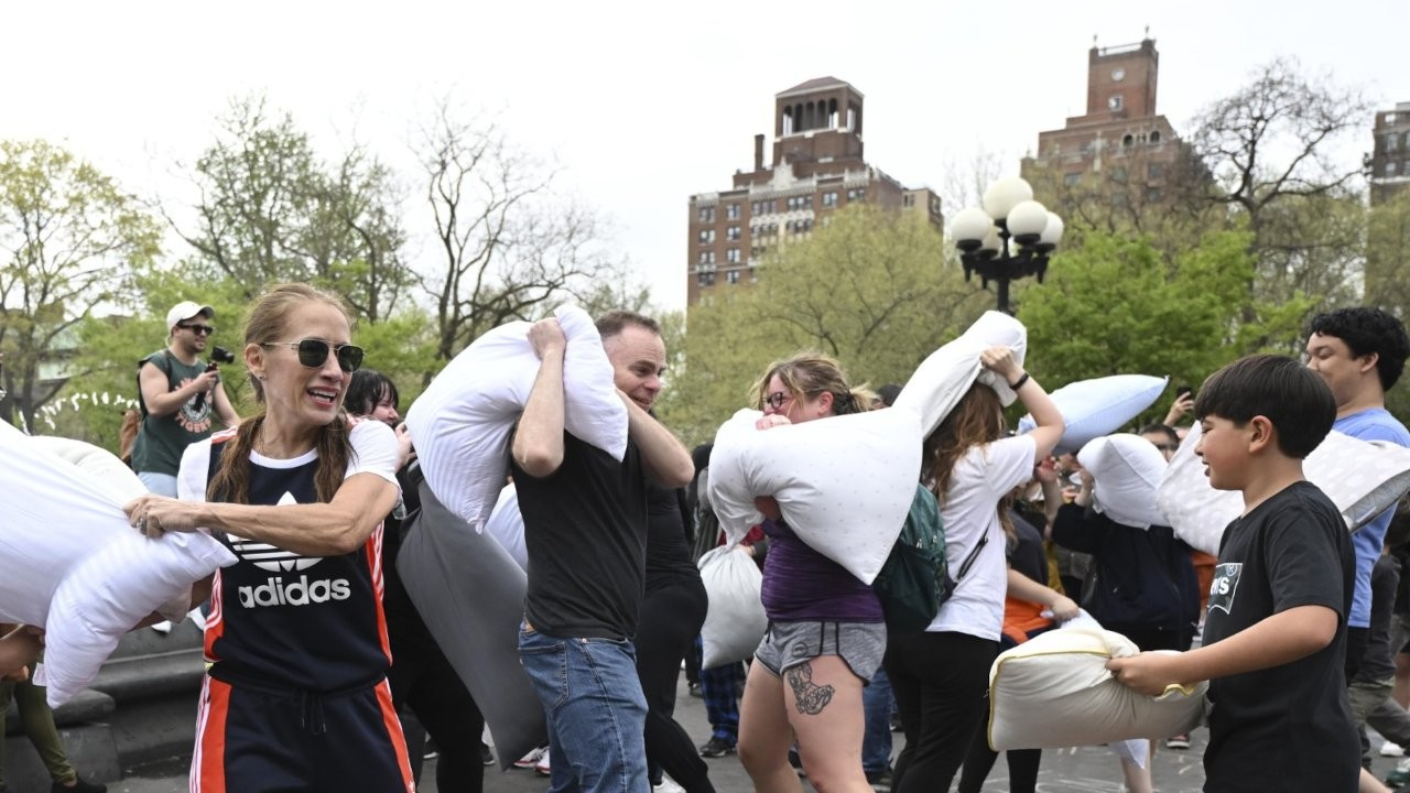 'Uluslararası yastık savaşı günü' New York'ta kutlandı
