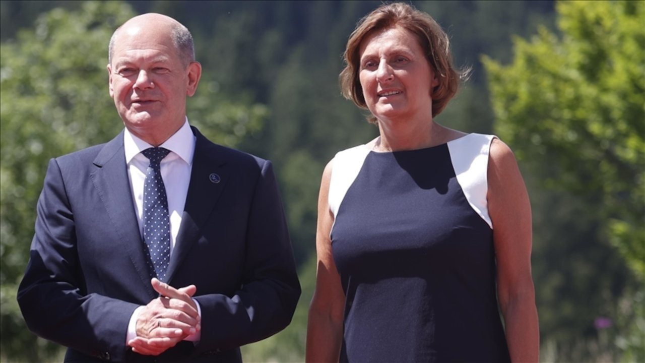 Almanya Başbakan Scholz'un eşi istifa etti: 'Eleştiriliyordu'