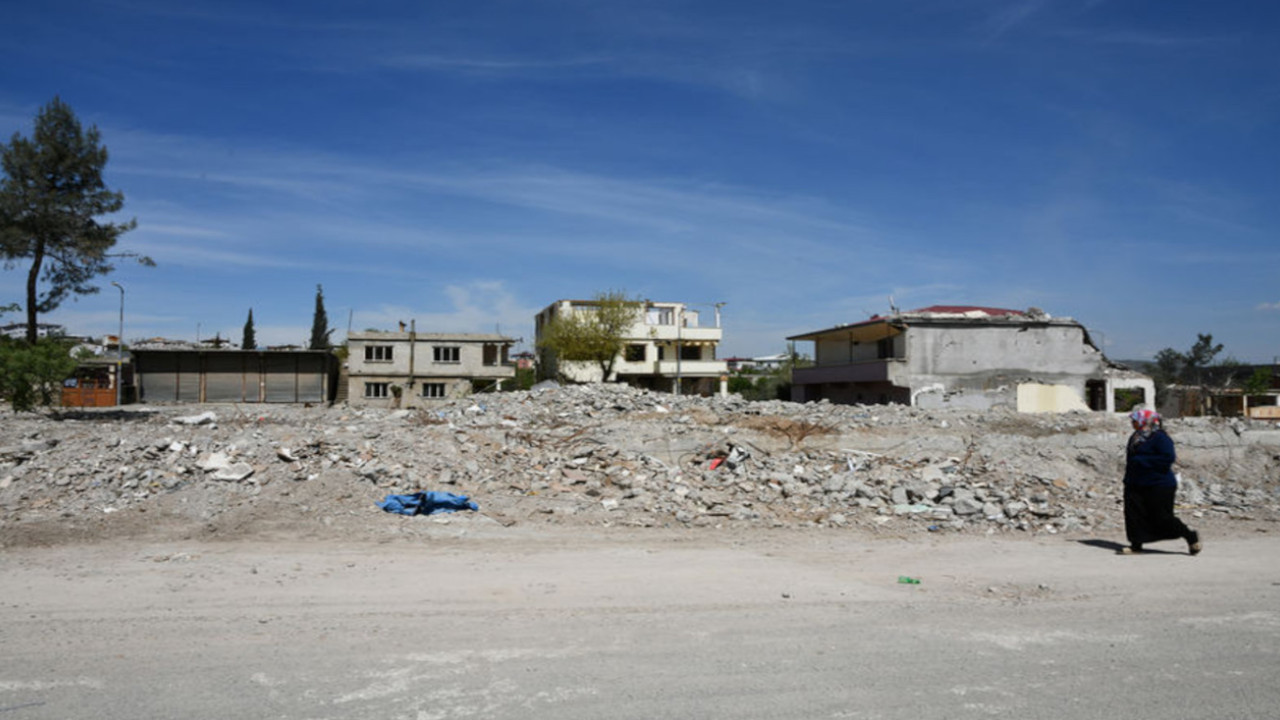 Vali Çeber: Bayramdan sonra Nurdağı'nda 3 bin 300 bina yıkılacak