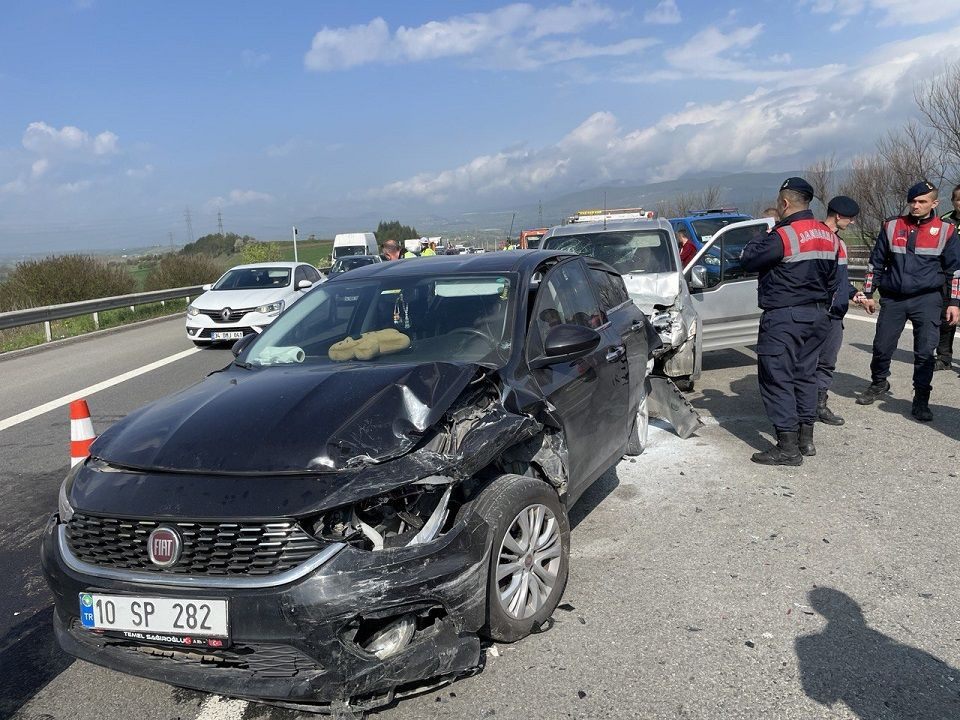 Bolu'daki zincirleme kazada 6 kişi yaralandı: Araç kuyrukları oluştu - Sayfa 1