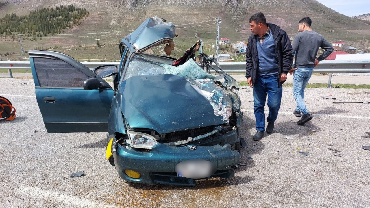 Maraş'ta otomobiller çarpıştı: 4 ölü, 3 yaralı
