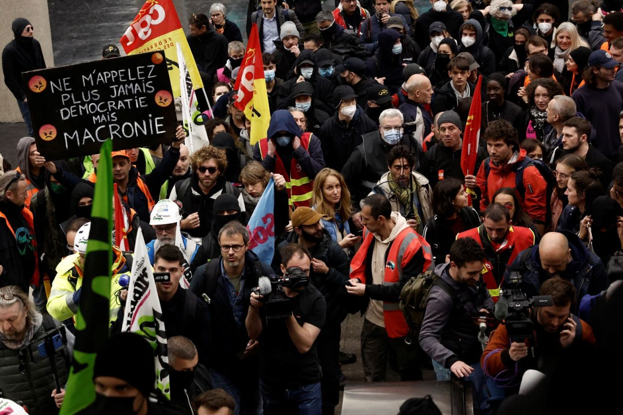 Fransa'da protestocular garları ve borsayı bastı: 'Macron, istifa' - Sayfa 2