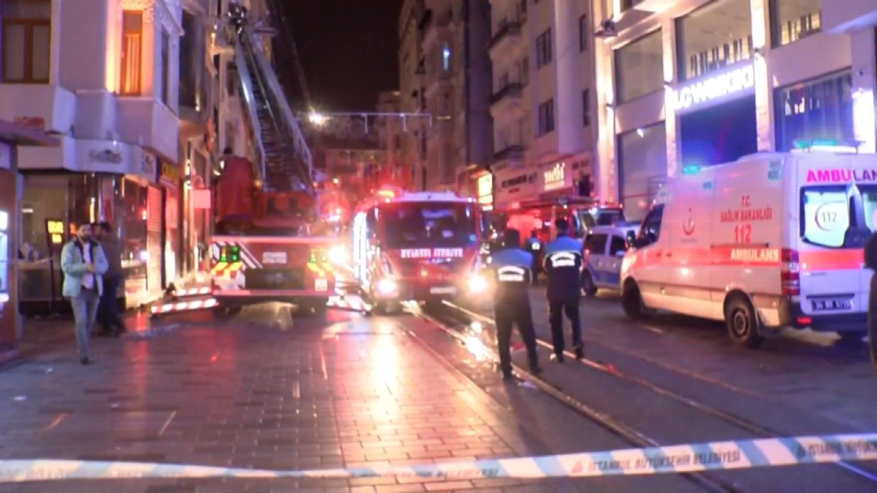 İstiklal Caddesi'nde otel yangını: Mahsur kalan işçiler kurtarıldı