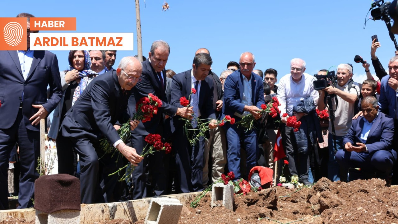 Kılıçdaroğlu Adıyaman'da mezarlığa karanfil bıraktı