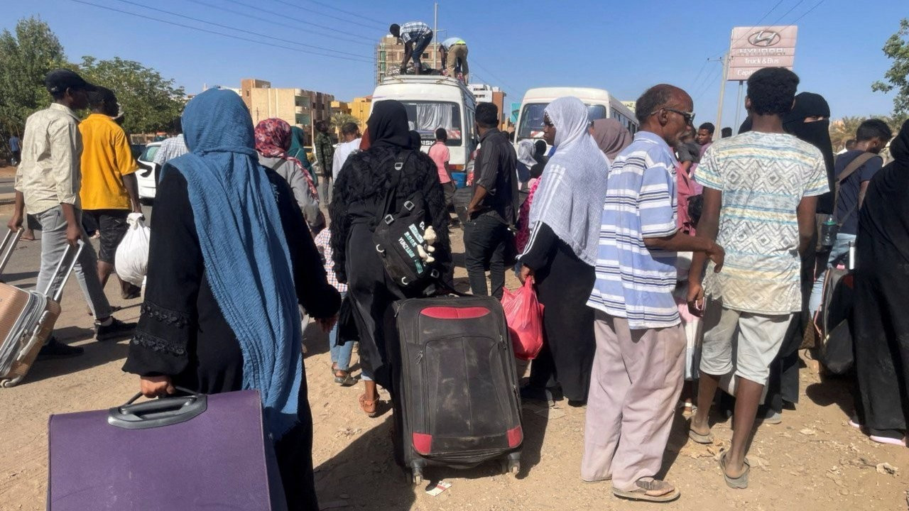 Sudan'da ateşkese rağmen çatışmalar sürüyor: Tahliyeler başladı