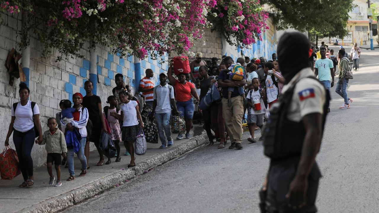 Haiti'de çete üyeleri diri diri yakıldı