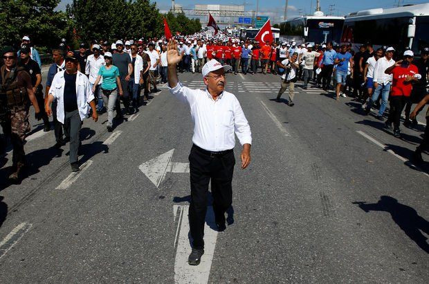 Kırmızı kazak, winner ceket, fötr şapka... Liderlerin ikonik kıyafetleri - Sayfa 4