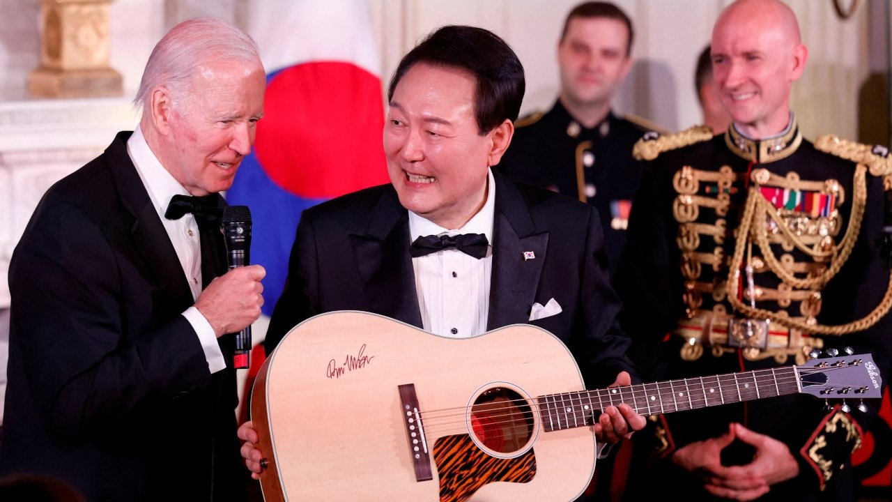 Güney Kore liderinden Biden'a şarkı: Amerikan Pastası