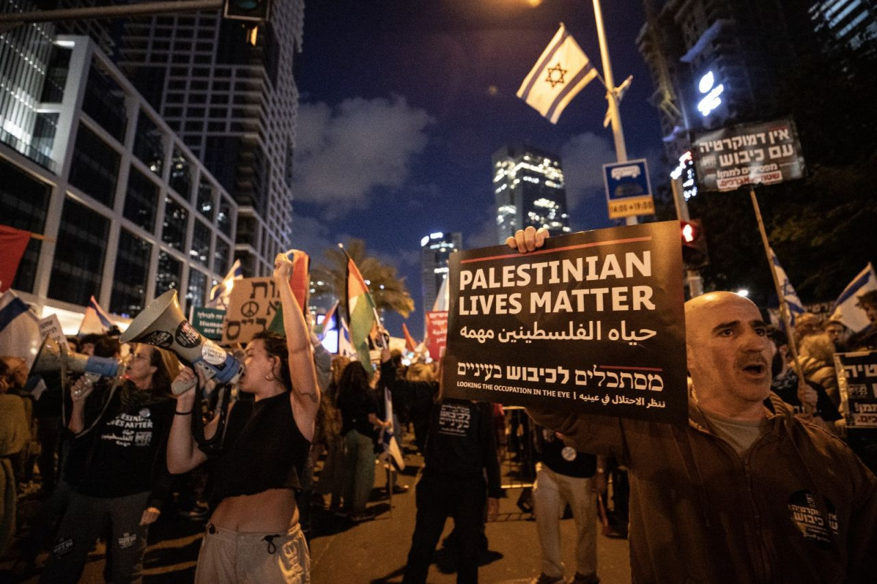 İsrail'de 200 bin protestocu sokakta: 'Tarihin gözü üzerinizde' - Sayfa 4
