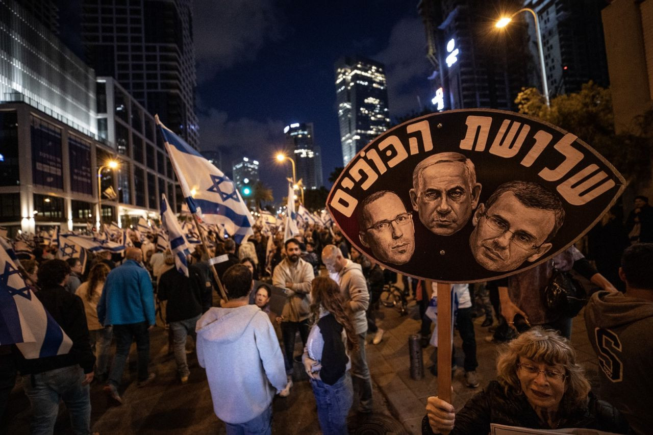 İsrail'de 200 bin protestocu sokakta: 'Tarihin gözü üzerinizde' - Sayfa 3