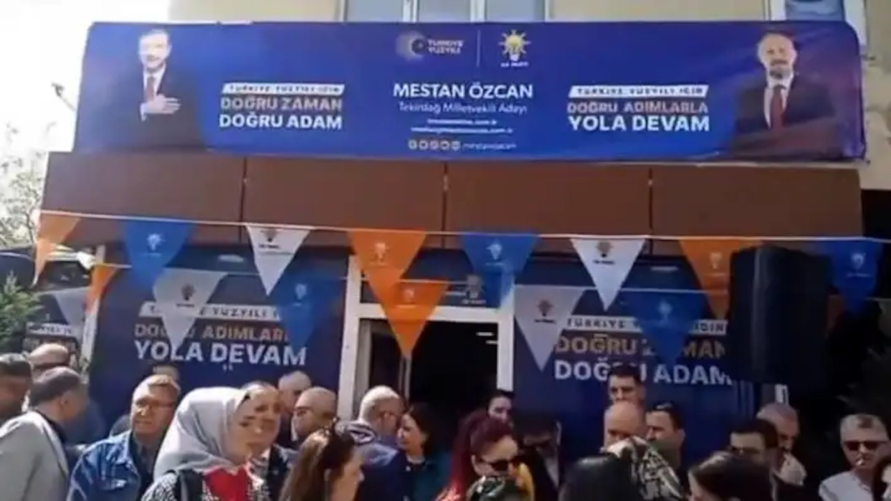 AK Parti'nin açılışında şarkılar karıştı: Yolun açık olsun Davutoğlu