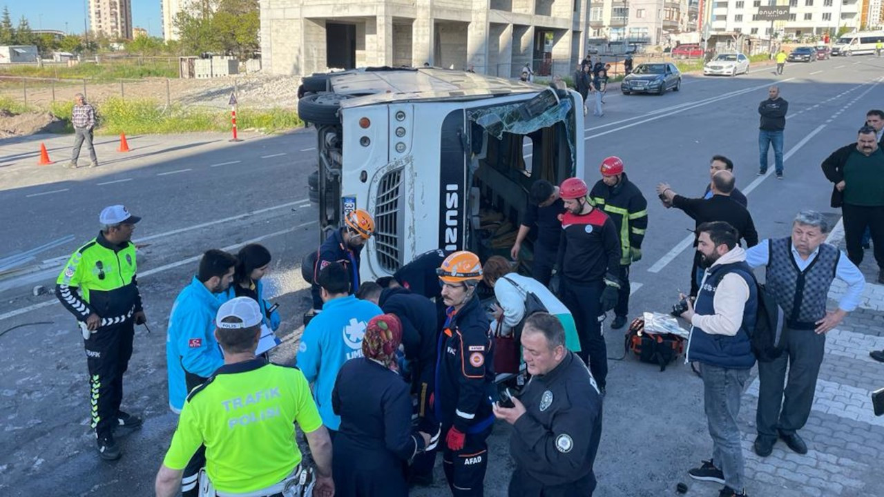 Kayseri'de işçi servisi kaza yaptı: 33 yaralı