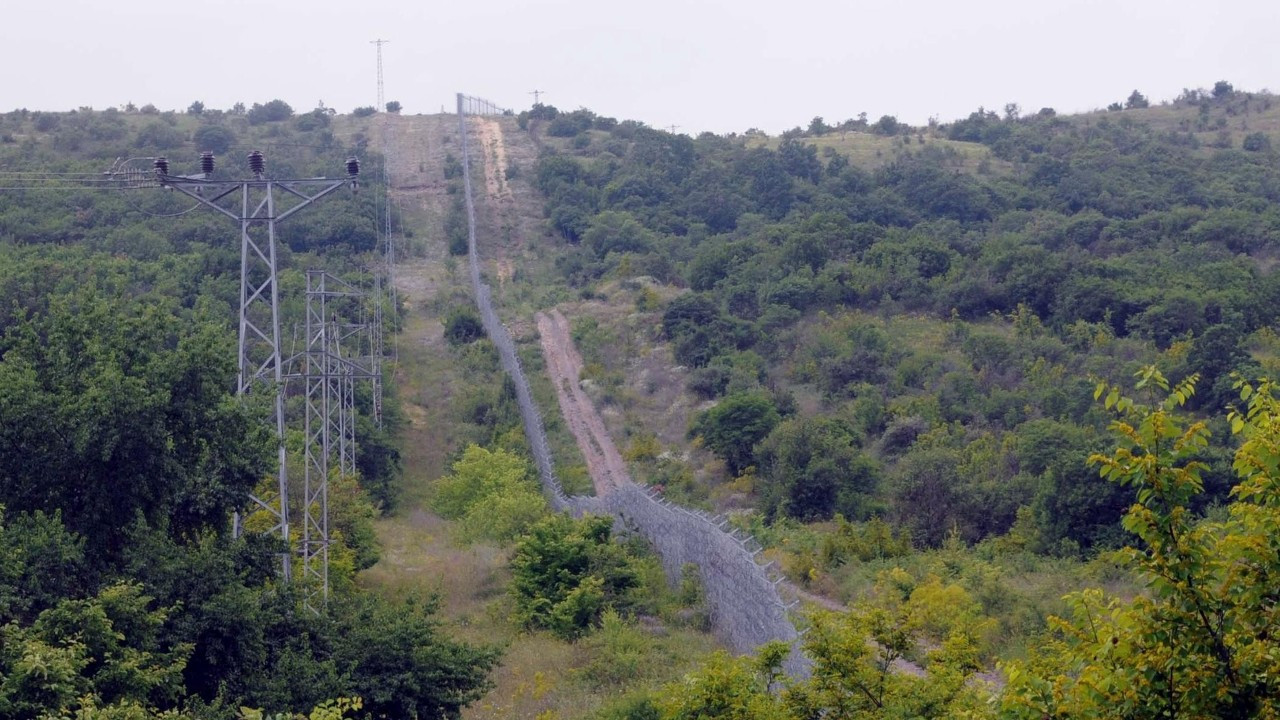 Bulgaristan sınırında hava aracıyla uyuşturucu atıldı