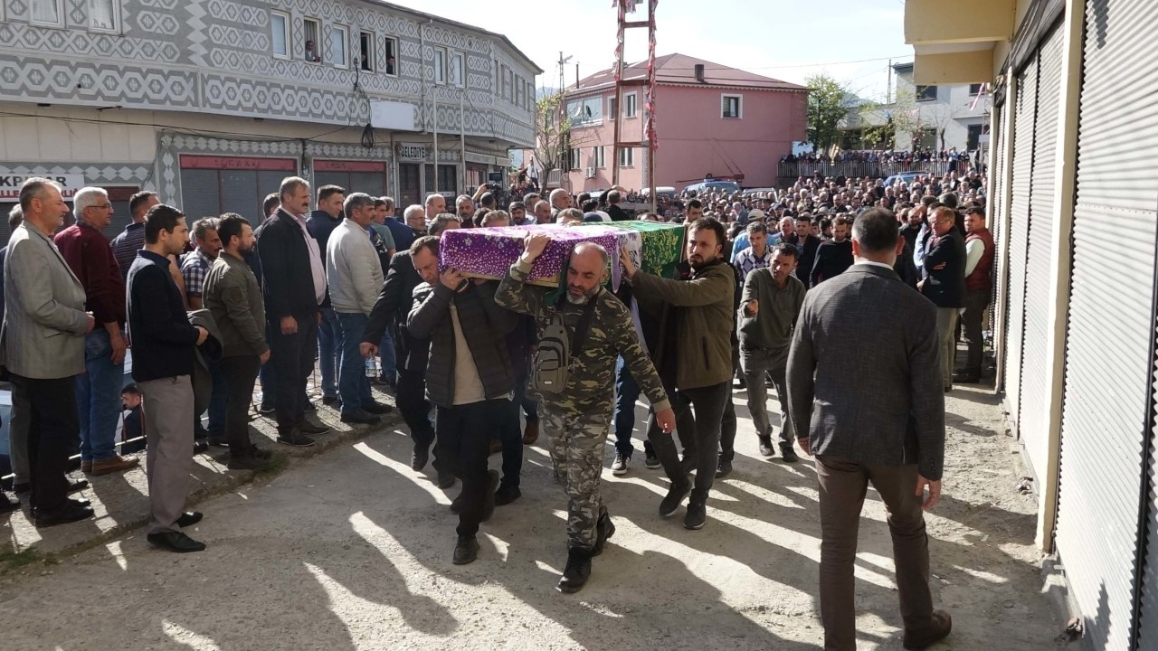 AK Partili Trabzon Belediye Başkanı'na cenazede tepki