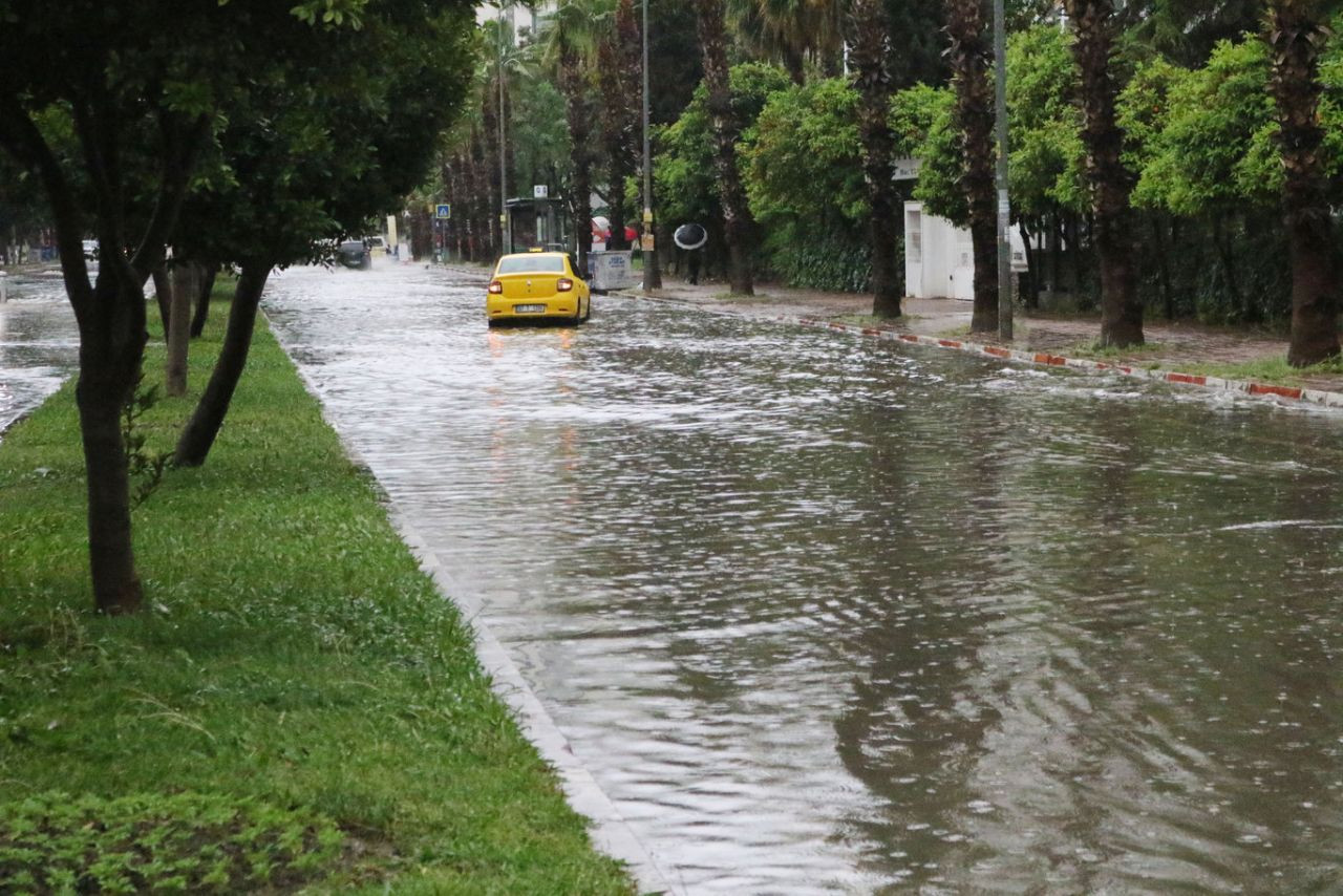 Antalya ve Mersin'de sağanak: Caddeler su altında kaldı - Sayfa 4