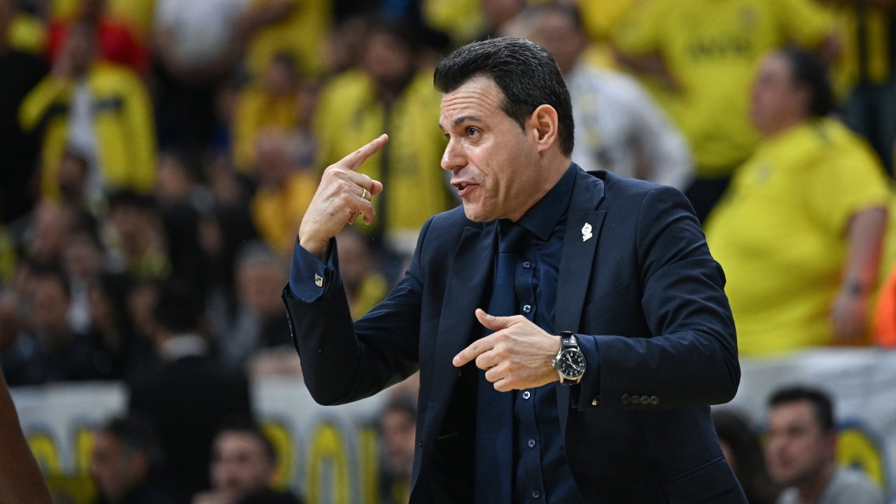 Fenerbahçe Başantrenörü Dimitris Itoudis taraftarla tartıştı