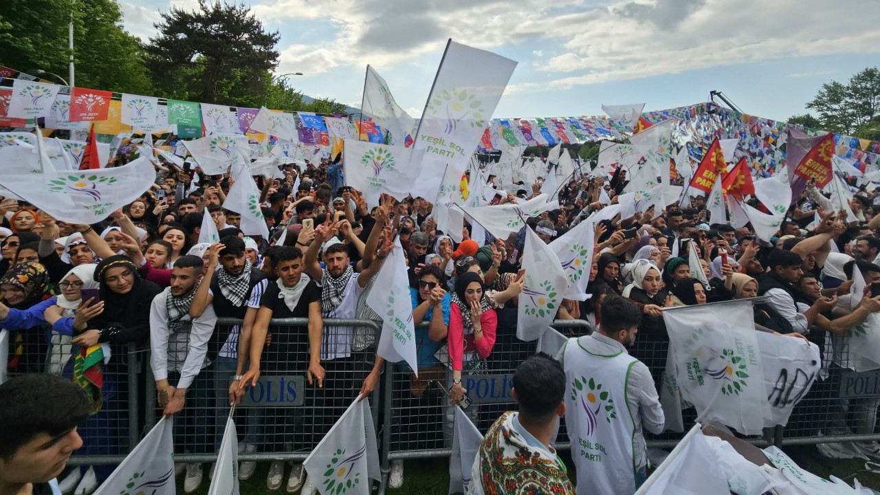 Demirtaş, Bursa mitingine ses kaydıyla katıldı: Kalbim sizlerle