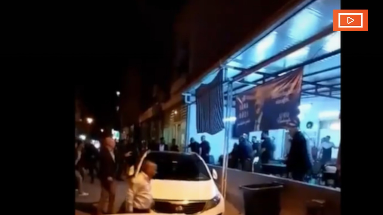 CHP pankartı asılan kahveye saldırı: Otobüste Savcı Sayan da vardı