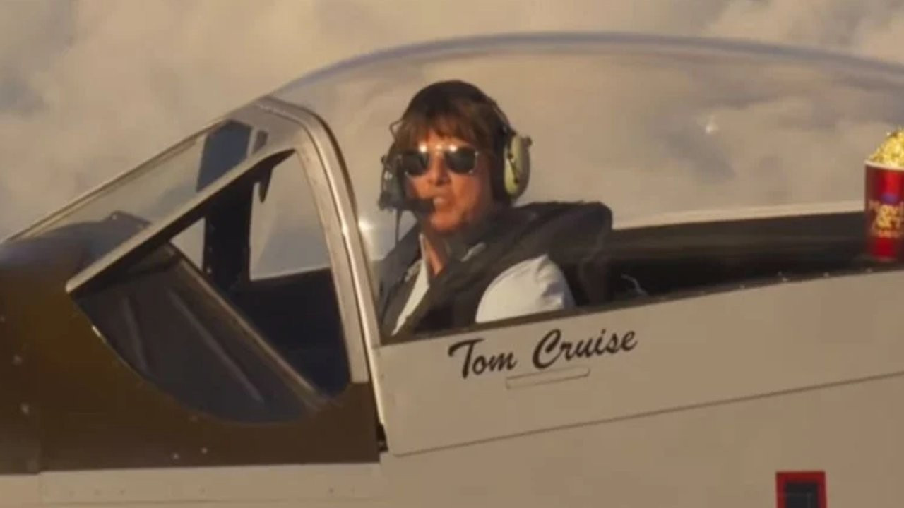 Tom Cruise MTV ödülünü uçak kullanırken kabul etti