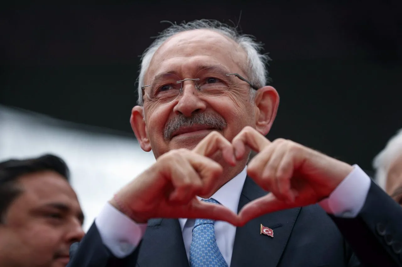 Ünlüler 'kalp' oldu: Kılıçdaroğlu'na desteklerini açıkladılar