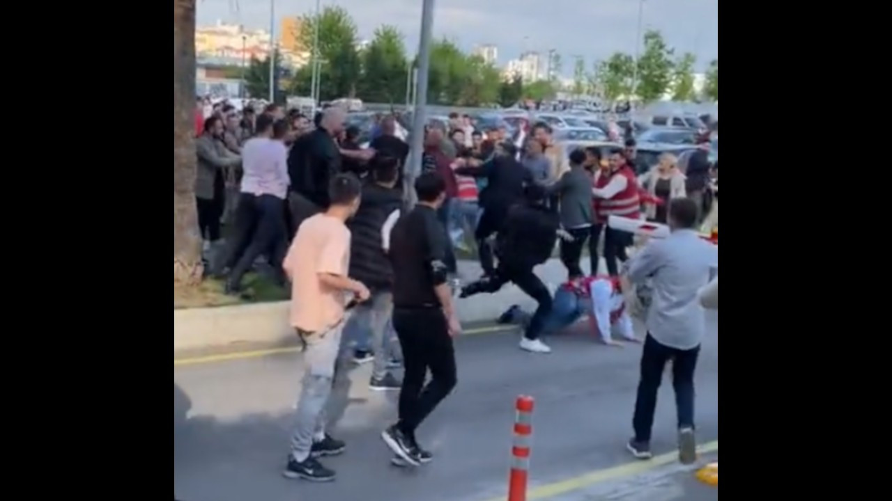 Ekrem İmamoğlu'nun Pendik mitingine katılan gençlere saldırı