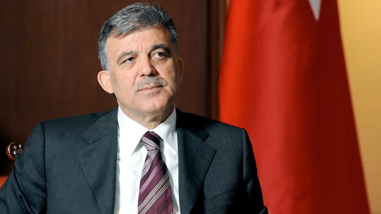 Abdullah Gül, Twitter'da yorumları kapatıp 30 Ağustos’u kutladı