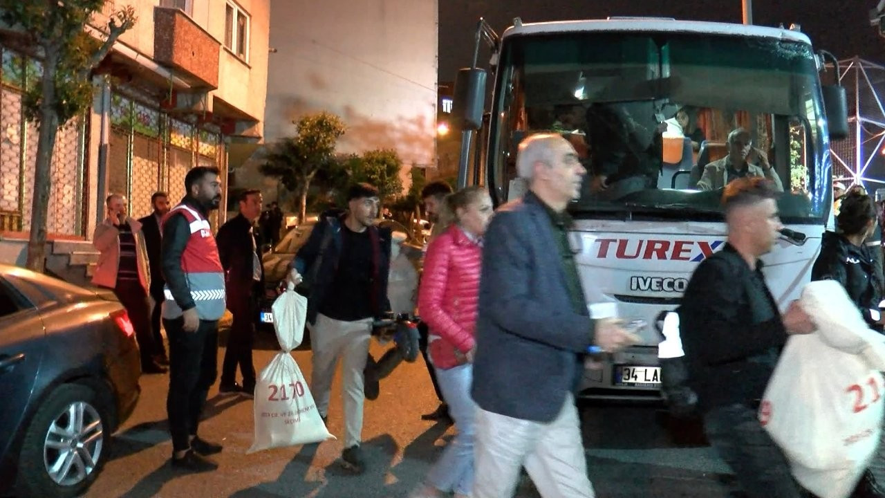 İstanbul'da ilçe seçim kurullarına oylar getirilmeye başlandı