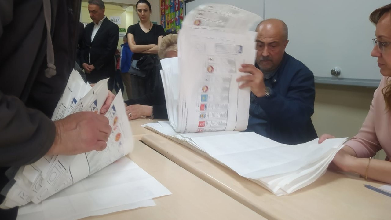 Kılıçdaroğlu, oy kullandığı sandıktan 1'inci çıktı