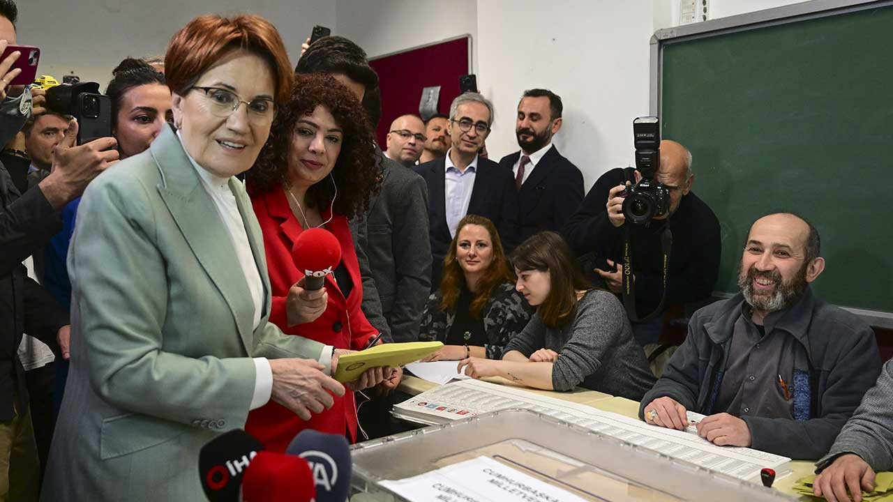 Akşener, oyunu kullandı: 'Aziz milletin vereceği karar başımızın üstündedir'