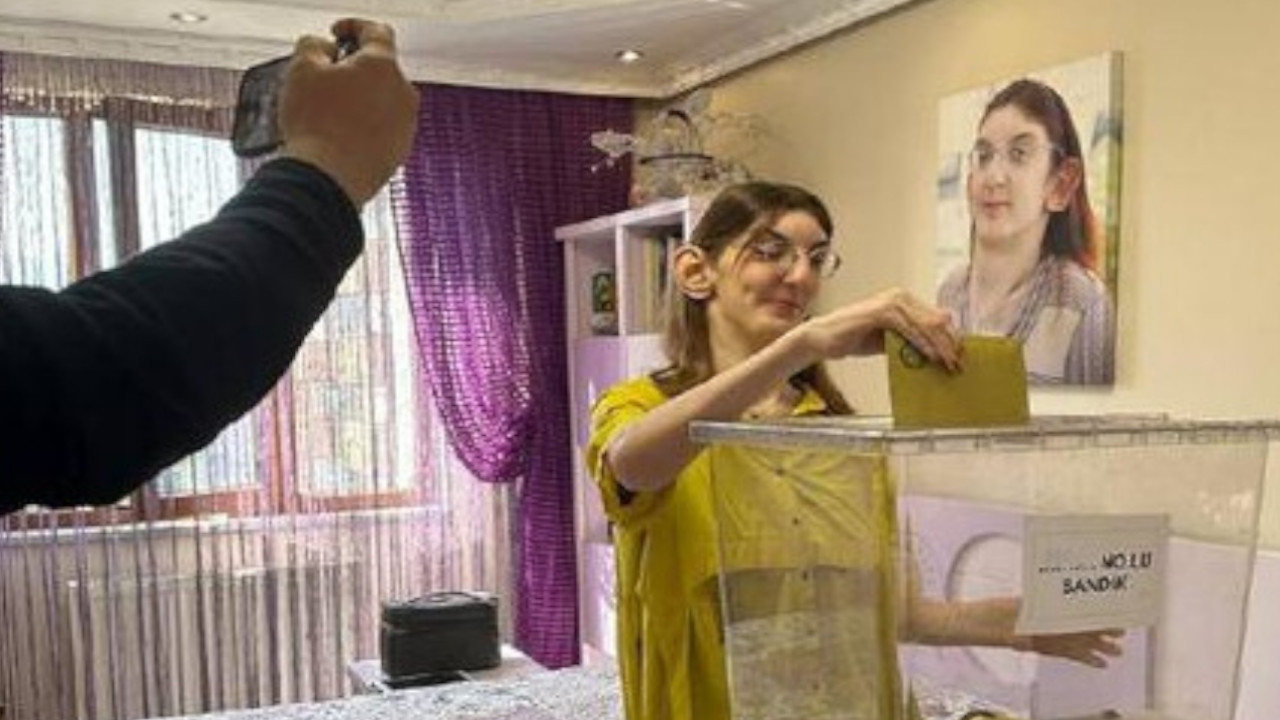 Dünyanın en uzun boylu kadını, oyunu Safranbolu'daki evinde kullandı