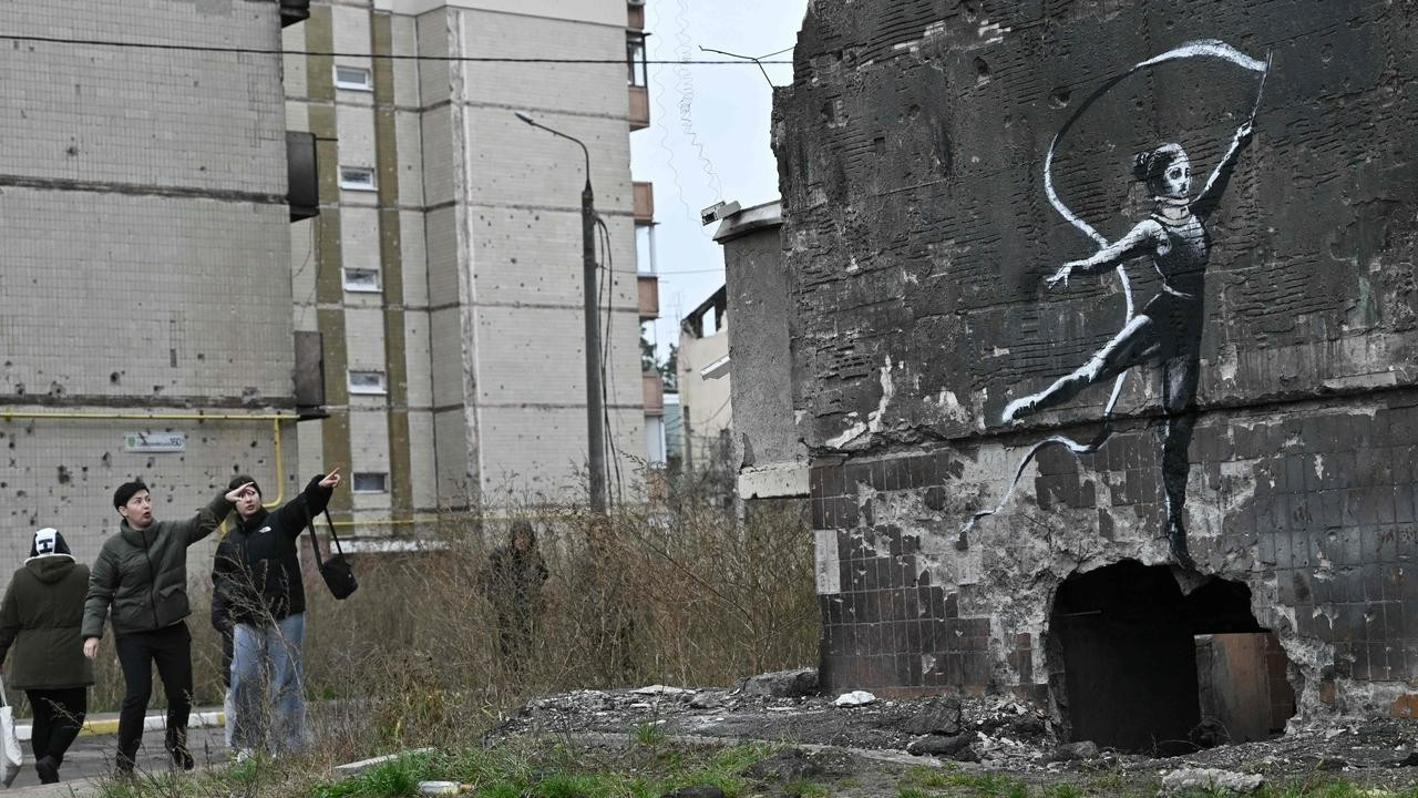 Banksy'nin Ukrayna’da yaptığı duvar resmi taşındı