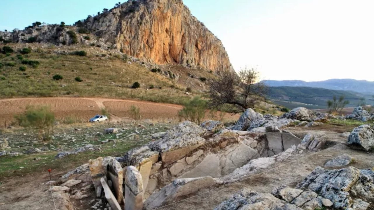 İspanya'da 5 bin 400 yıllık mezar keşfedildi: Yaz gündönümünü gösteriyor