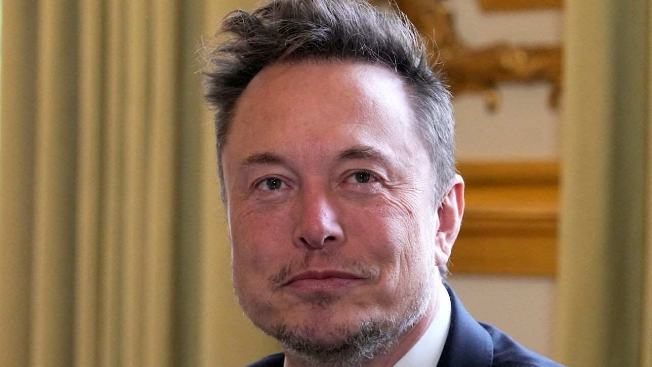 Elon Musk'tan itiraf: Arabada uyumak zorunda kaldım