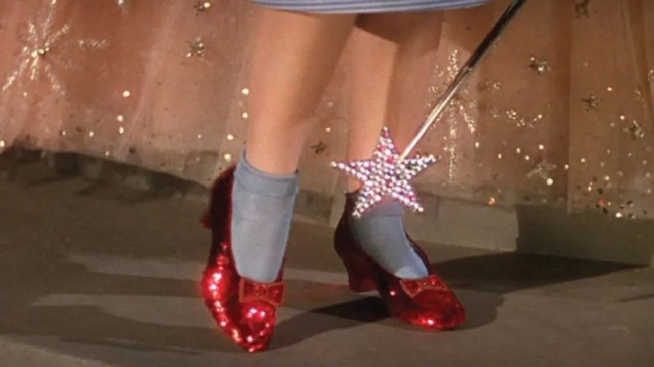 'Oz Büyücüsü' filminde kullanılan ayakkabıların hırsızı bulundu