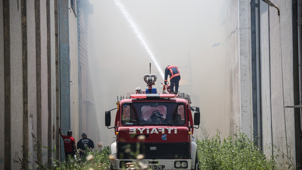 Kuruyemiş deposunda yangın