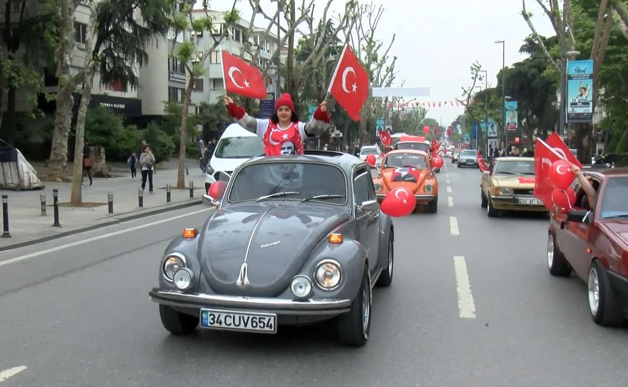 Kadıköy'de 104 klasik otomobille 104'ncü yıl konvoyu - Sayfa 2
