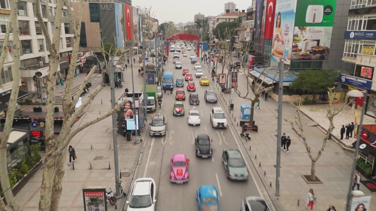 Kadıköy'de 104 klasik otomobille konvoy
