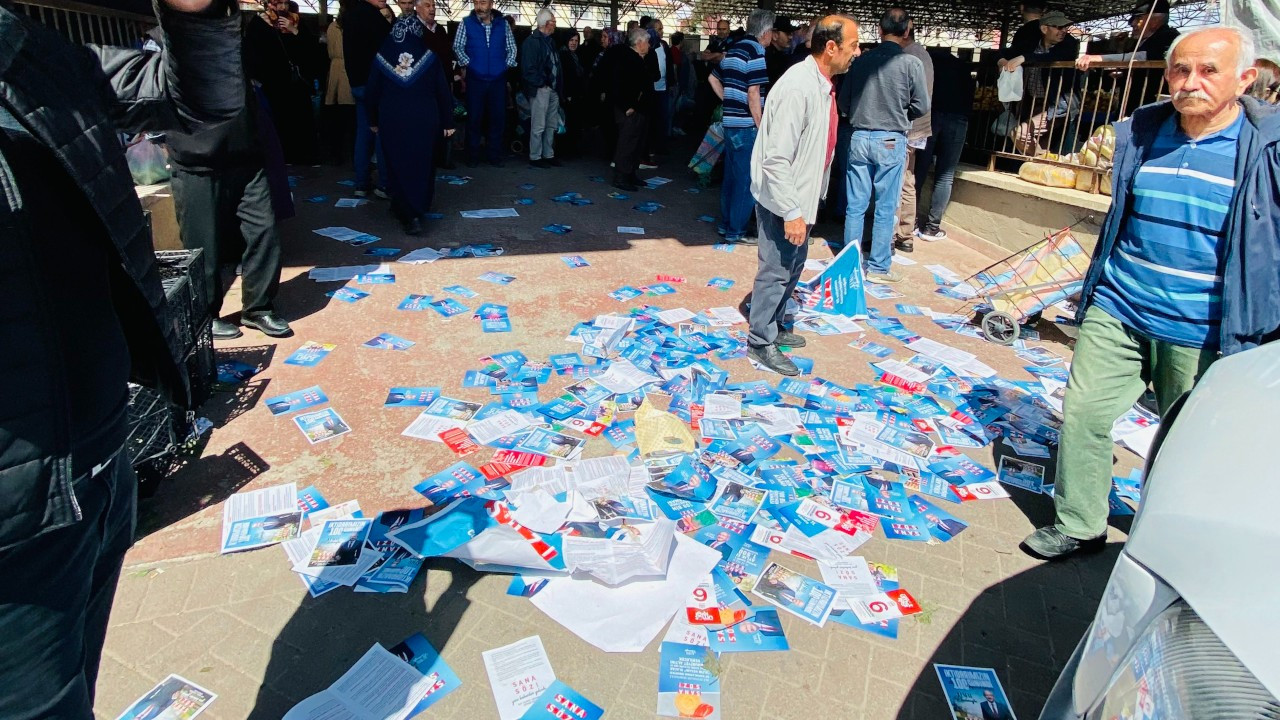 Kütahya’da broşür dağıtan CHP’li kadınlara saldırı