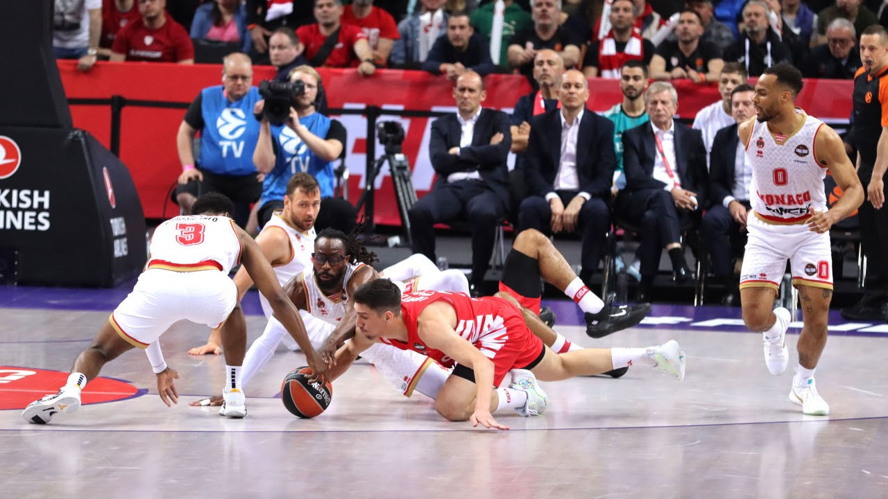Olympiakos, EuroLeague'de finale yükseldi: Hedef 4. şampiyonluk