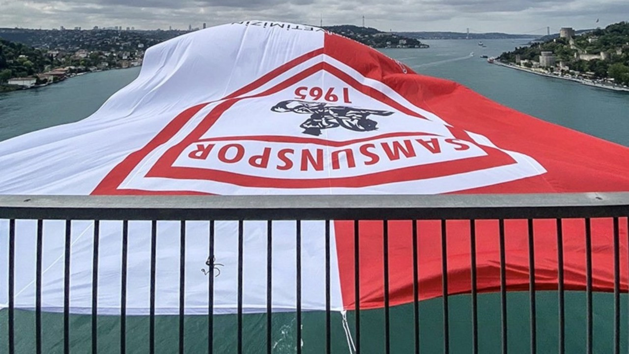Süper Lig'e çıkan Samsunspor'un bayrakları Boğaz'daki köprülere asıldı