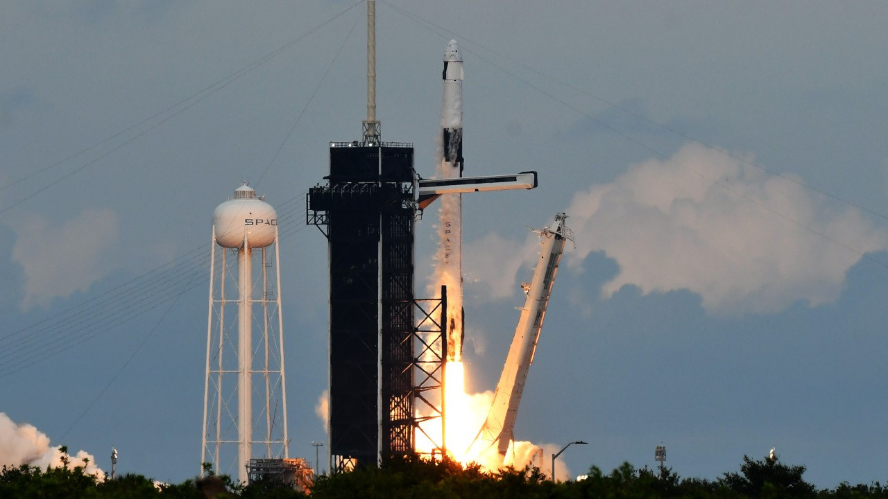 Falcon 9'un, ikisi Suudi dört astronotla uzay yolculuğu başladı