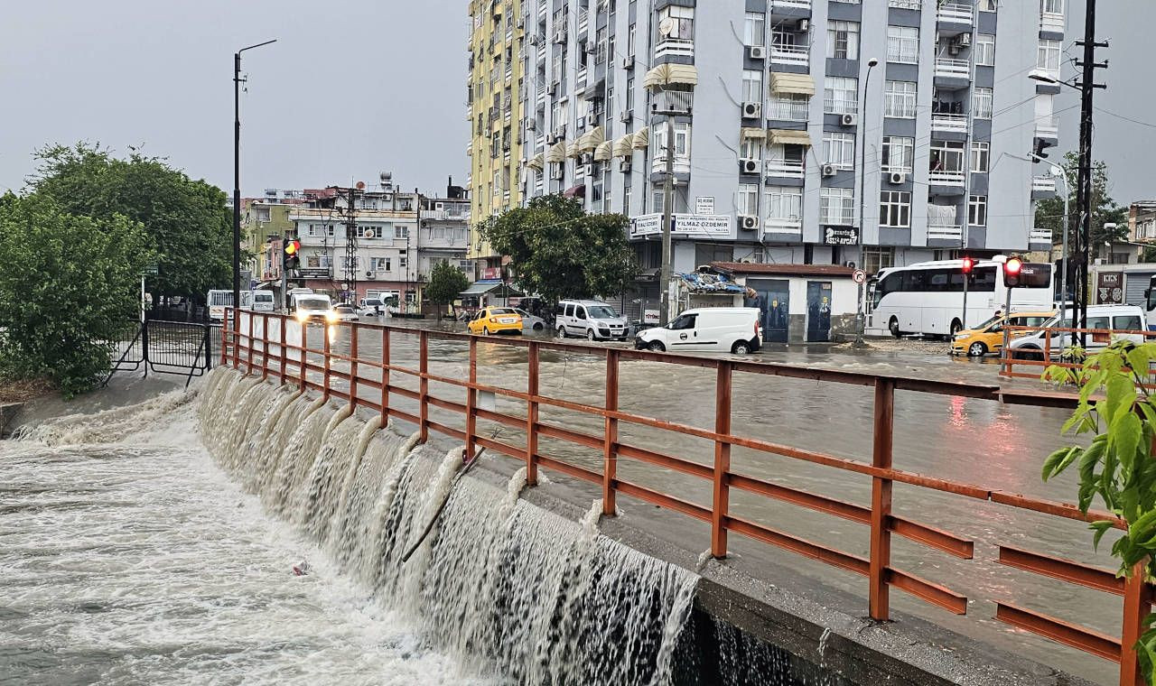 Adana'da sağanak etkili oldu, yolları su bastı - Sayfa 2