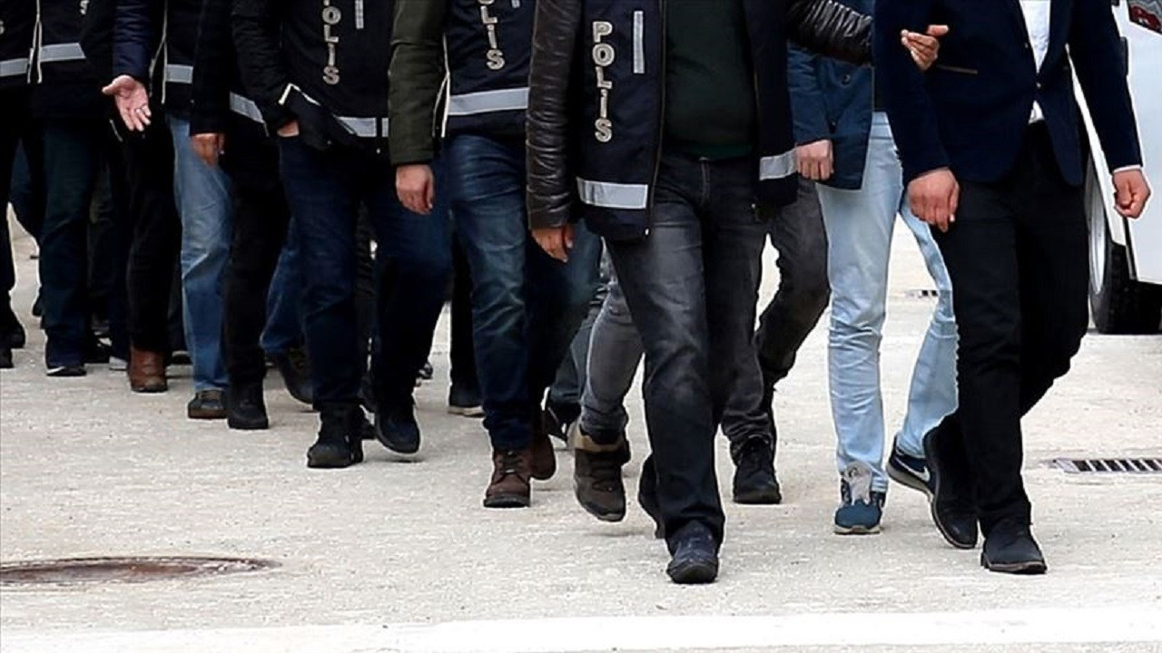 İzmir'de 'FETÖ' operasyonu: 20 kişi gözaltına alındı