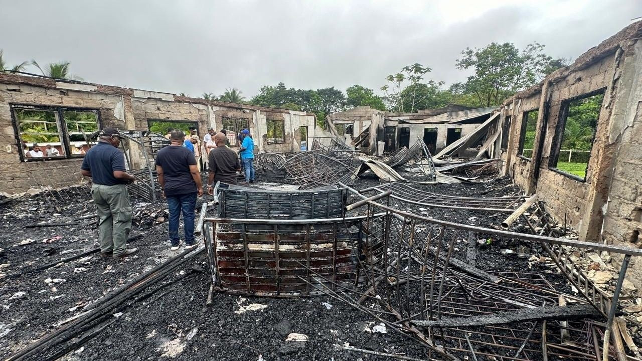 Guyana'da yangın: 'Telefonuna el konulan öğrenci başlattı' iddiası