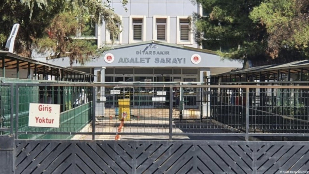 Diyarbakır'da tutuklanan 4 avukat tahliye edildi